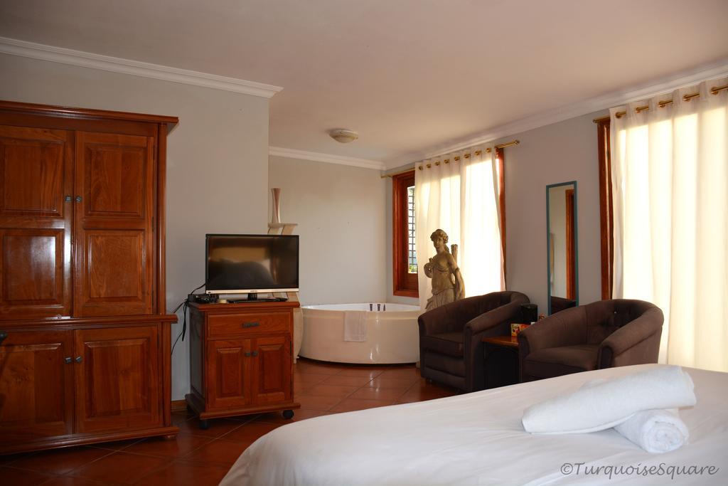 La Montagne Guest Lodge Хартбиспурт Экстерьер фото
